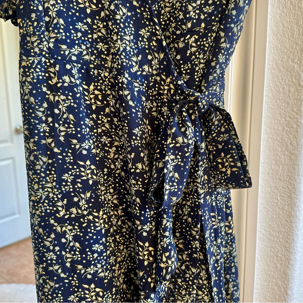 Max Studio Elegant Navy Dress with Gold Floral Design - Picture 3 of 6